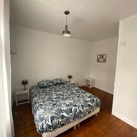 L'escale Proche Centre بيت للعطل *